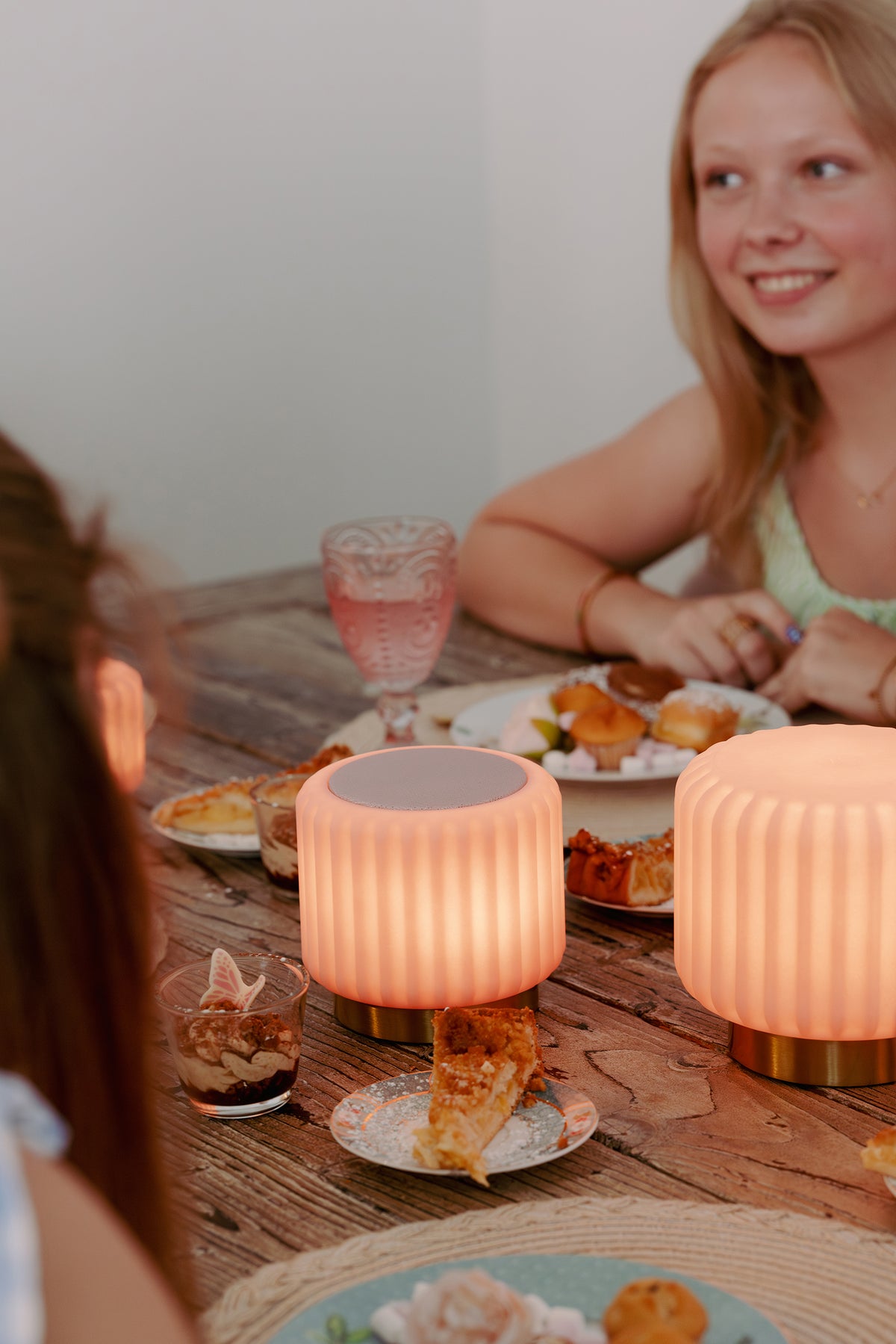 Dentelles speaker + Licht USB recharge FRAISE/GOUD | 12,5 cm x Ø 13,5 cm