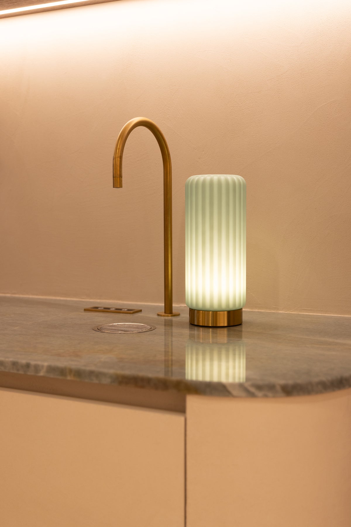 Dentelles 29 licht USB recharge PISTACHE/GOUD basis | 29,5 cm x Ø 12 cm