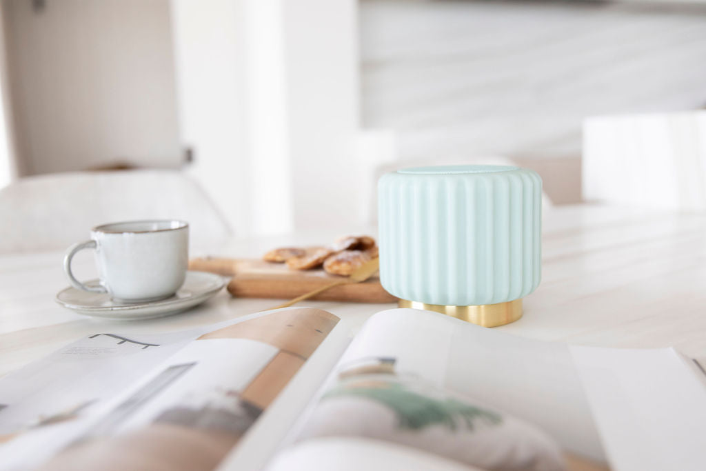 Dentelles Eucalyptus enceinte USB rechargeable base dorée | 12,5 cm x Ø 13,5 cm