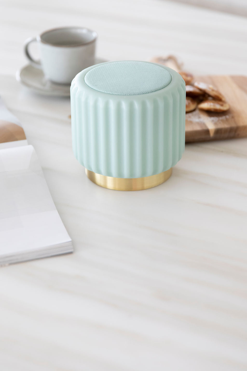 Dentelles Eucalyptus enceinte USB rechargeable base dorée | 12,5 cm x Ø 13,5 cm