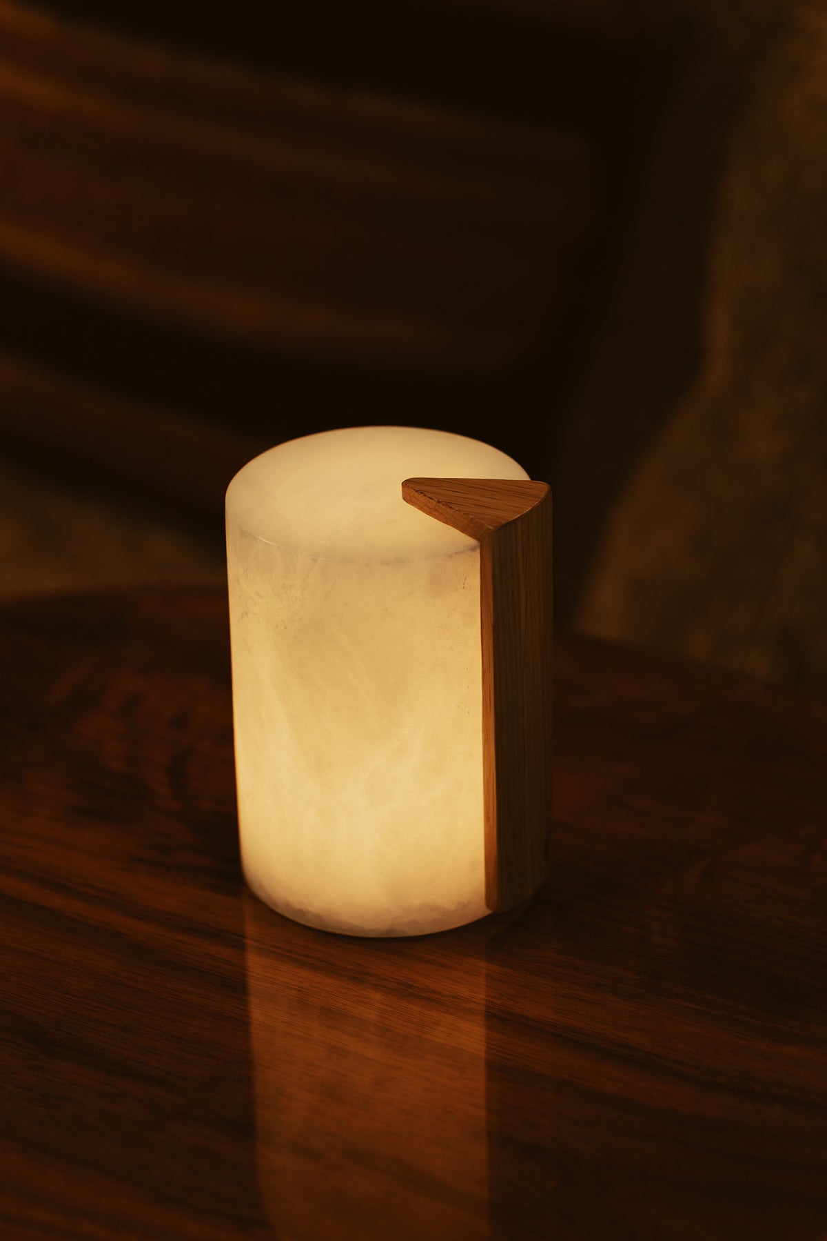 Gâteau Alabaster Mood Light TALL | Eikhouten accent | Oplaadbaar | 12,7 cm x Ø 8,5 cm