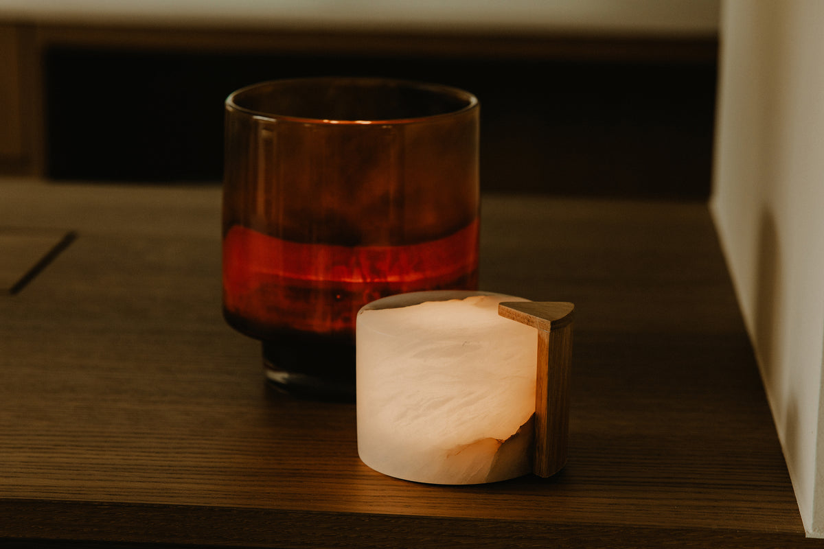 Gâteau Alabaster Mood Light WIDE | Eikhouten accent | Oplaadbaar | 9 cm x Ø 10 cm