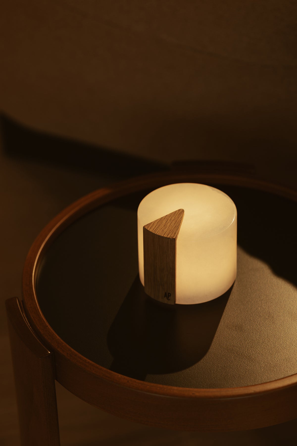 Gâteau Alabaster Mood Light WIDE | Eikhouten accent | Oplaadbaar | 9 cm x Ø 10 cm