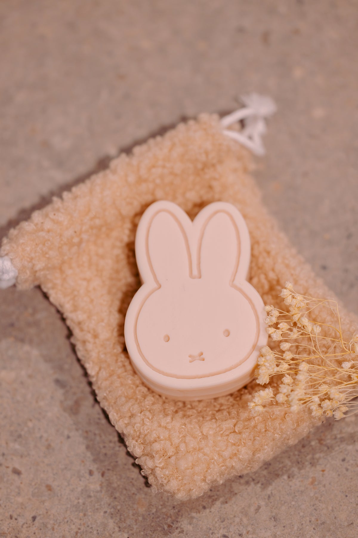 nijntje POWDER Zeepje | H7,6 x 5,5 x 2,8 cm | 78 gr | Red Berry Parfum