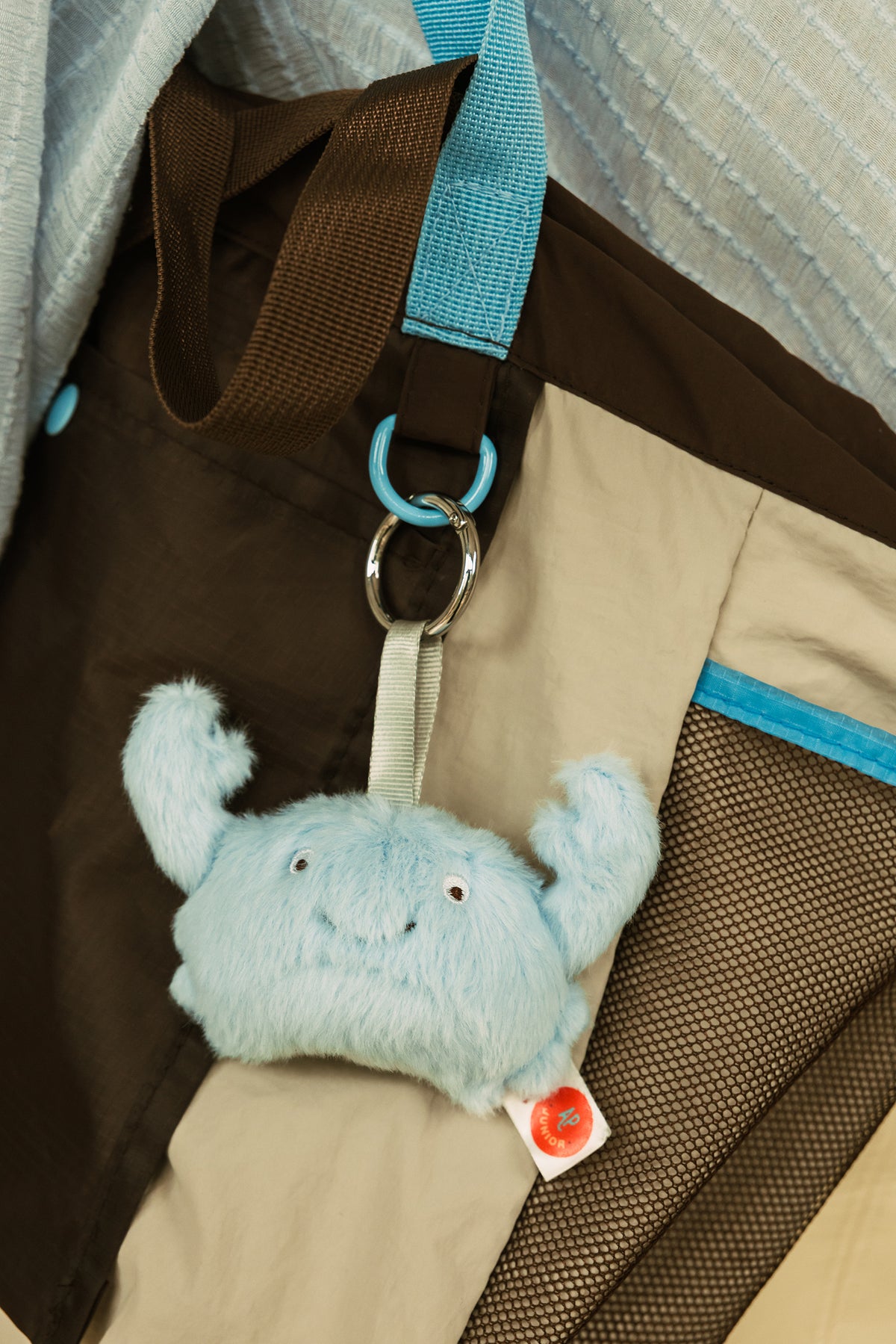 Theo krab Lichtblauw pluche Bag Charm| H 13 x 12 x 4,5 cm