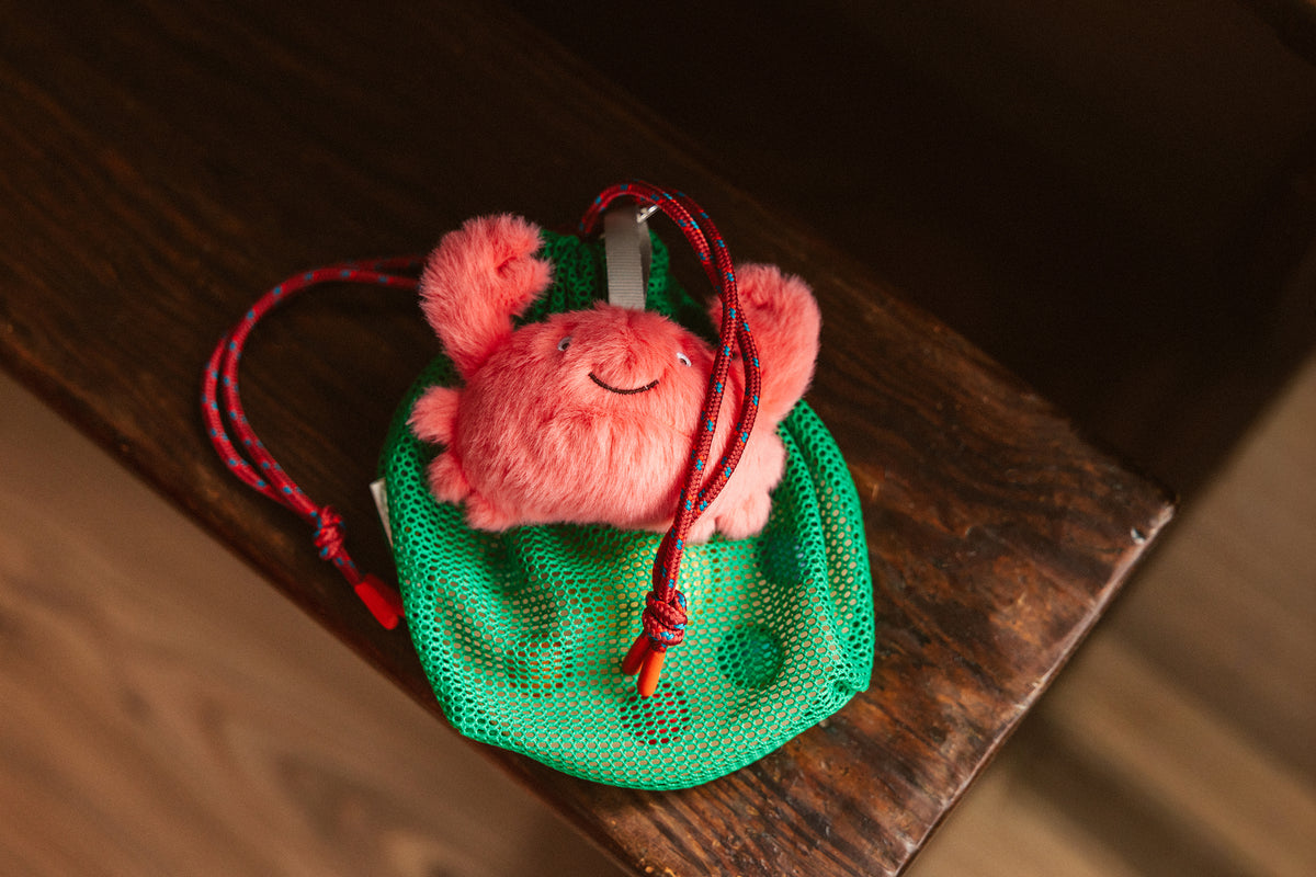 Theo krab KORAAL pluche Bag Charm| H 13 x 12 x 4,5 cm